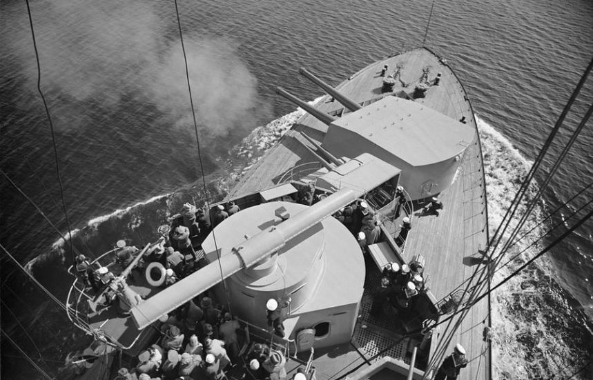 A great view over the front of the bow from above the rangefinder