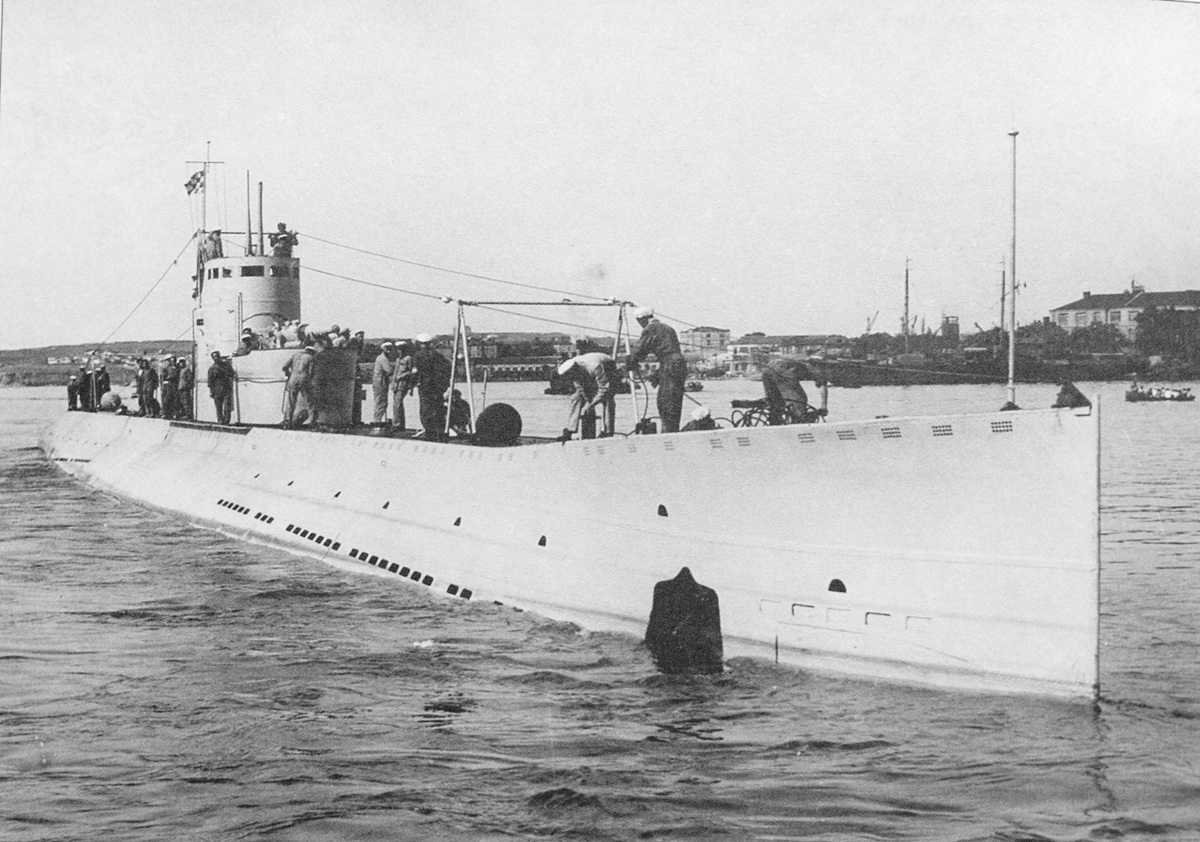 Soviet L Class Soviet Leninist, or L class, submarine L-4 Garibaldiets ...