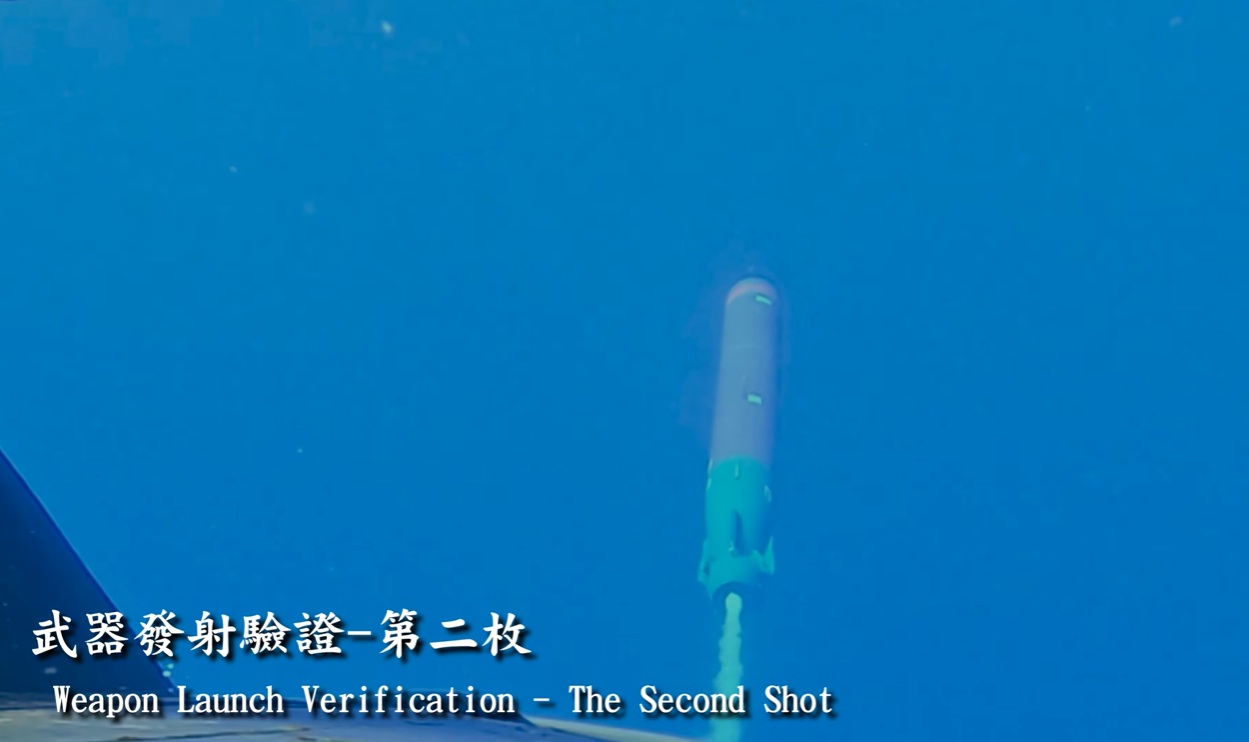 ROCS Hai Kun（SS-711) fire two MK-48 Exercise Torpedos b ...
