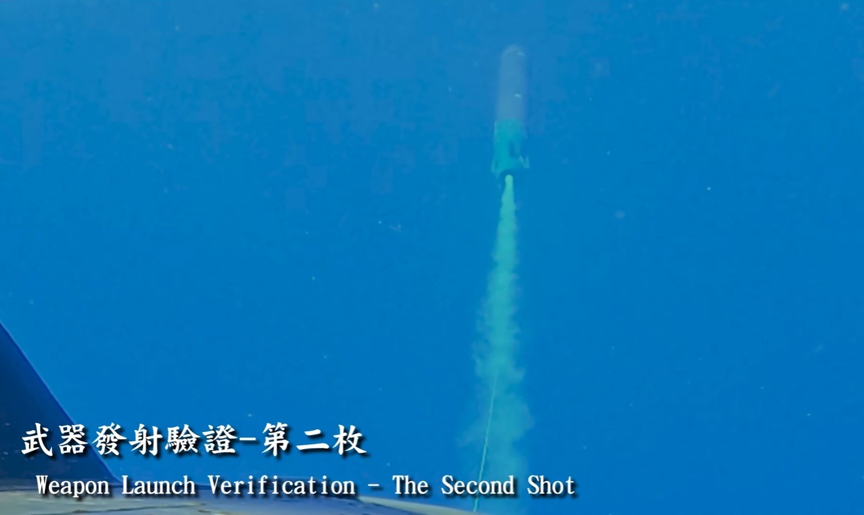 ROCS Hai Kun（SS-711) fire two MK-48 Exercise Torpedos c ...