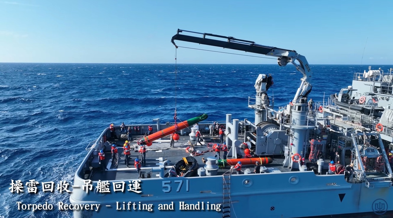 ROCS Hai Kun（SS-711) fire two MK-48 Exercise Torpedos d ...